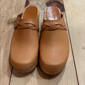 Haga Toffeln Brown Leather Clogs